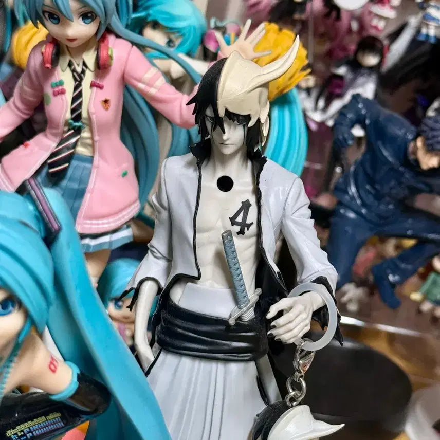[BUNJANG] Bleach Ulquiorra Cifer Figure Bundle / 블리치 우르키오라 시퍼 피규어 메지루시 일괄