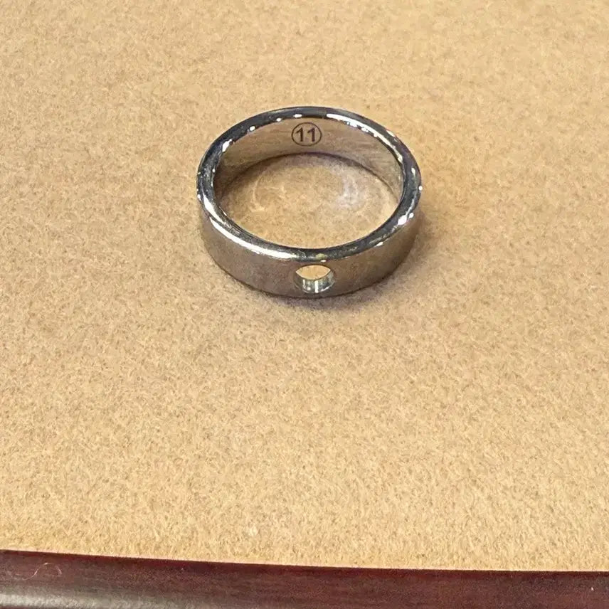 [BUNJANG] Maison Margiela Number Logo Slim Band Ring / 메종 마르지엘라 넘버 로고 슬림 밴드 링
