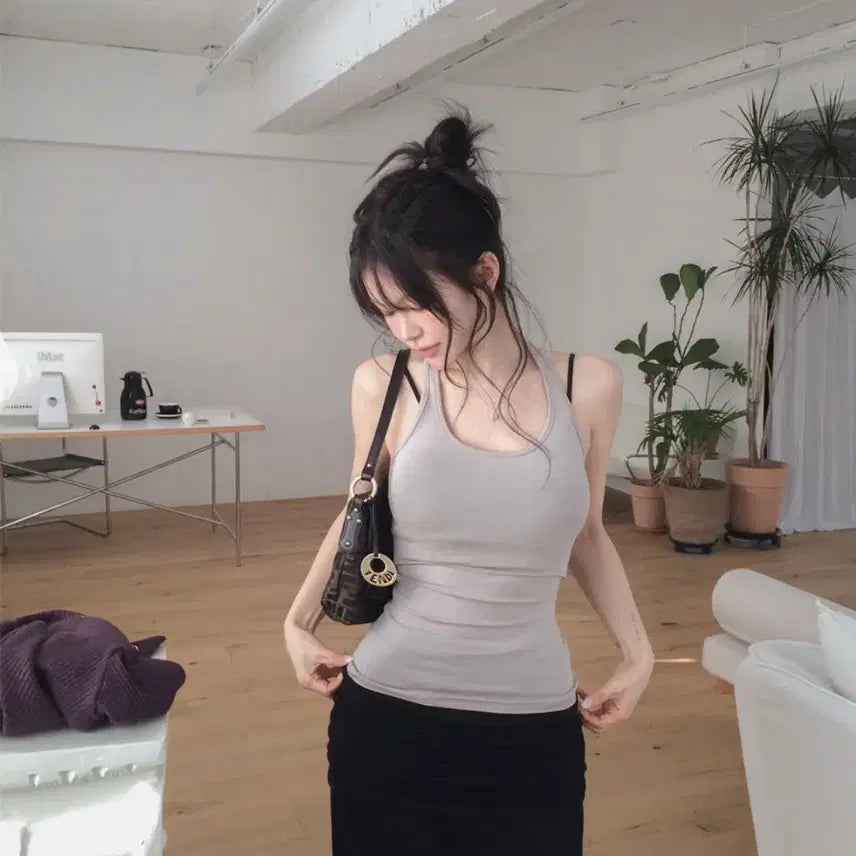[BUNJANG] Hafnatik Creamy Halterneck Sleeveless Top - Beige / 하프나틱 제작 크리미 홀터넥 나시 슬리브리스 제니오