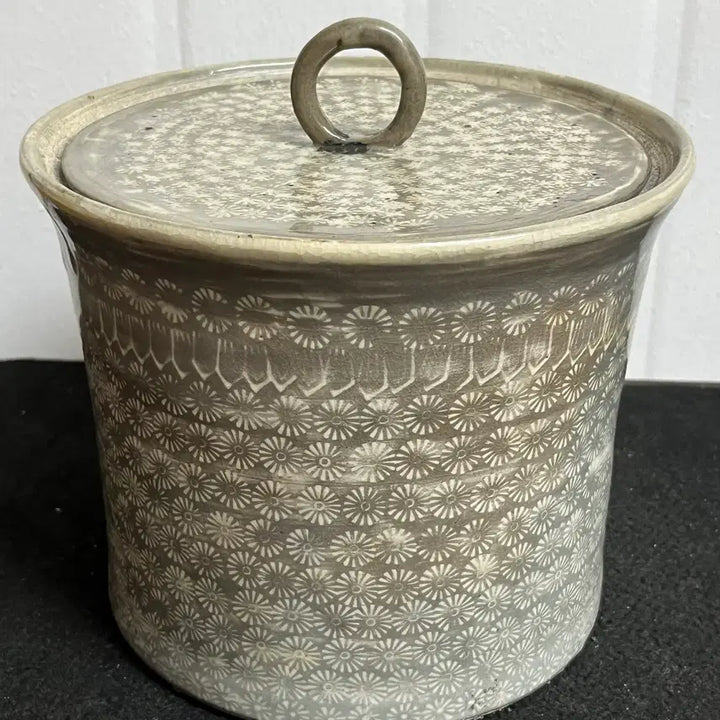 [BUNJANG] Early Joseon Dynasty Buncheong Ware Inhwa Chrysanthemum Pattern Box / 조선초기 분청사기 인화 국화문 합