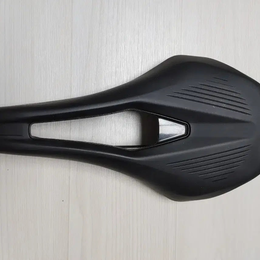 [SOLD OUT] 피직 아르고 벤토 R3(Fizik Argo R3) 140미리 안장 팝니다