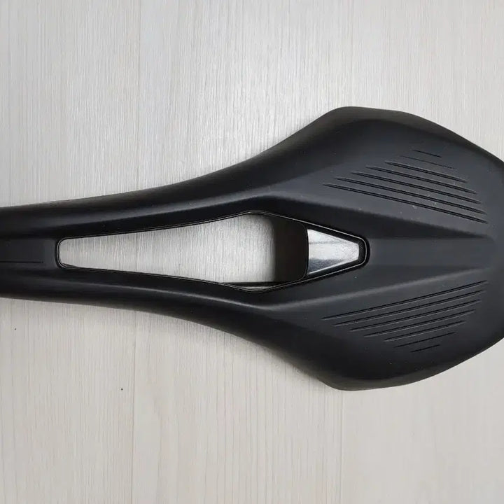 [SOLD OUT] 피직 아르고 벤토 R3(Fizik Argo R3) 140미리 안장 팝니다