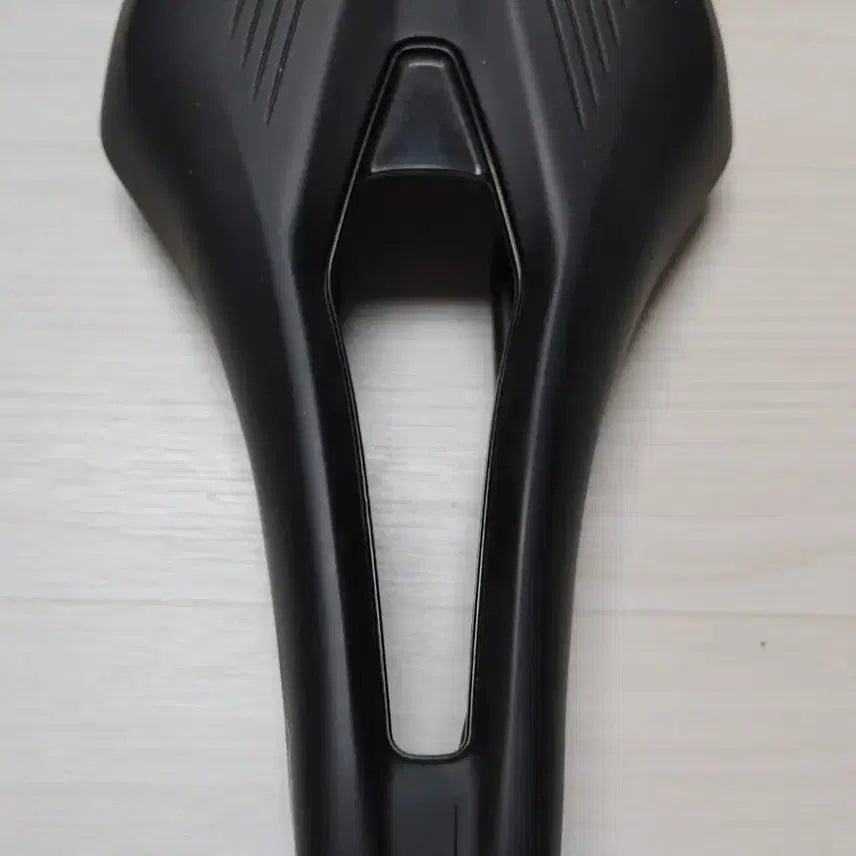 [SOLD OUT] 피직 아르고 벤토 R3(Fizik Argo R3) 140미리 안장 팝니다