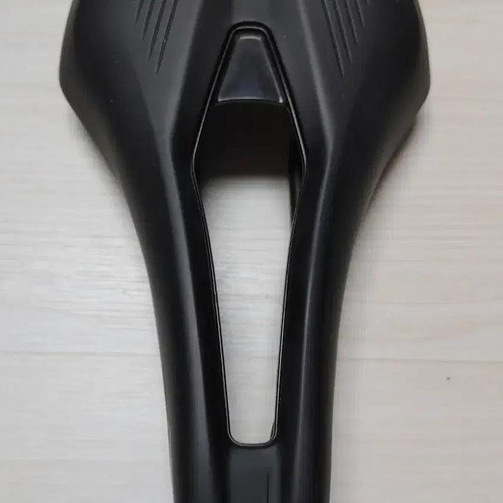 [SOLD OUT] 피직 아르고 벤토 R3(Fizik Argo R3) 140미리 안장 팝니다