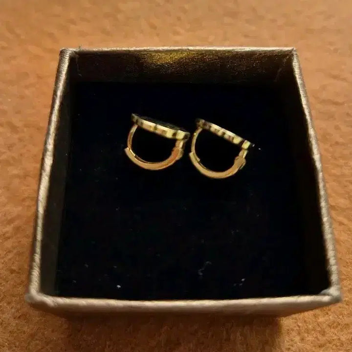 [BUNJANG] 18K Camellia Motif Earrings / 까말리에 모양 귀걸이 18k