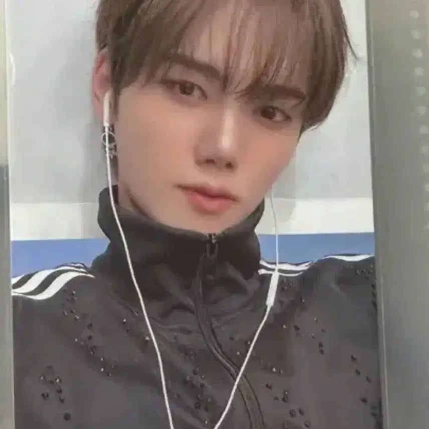 [BUNJANG] CRAVITY Minhee Adidas Photocard / 크래비티 민희 포토카드 팔아요