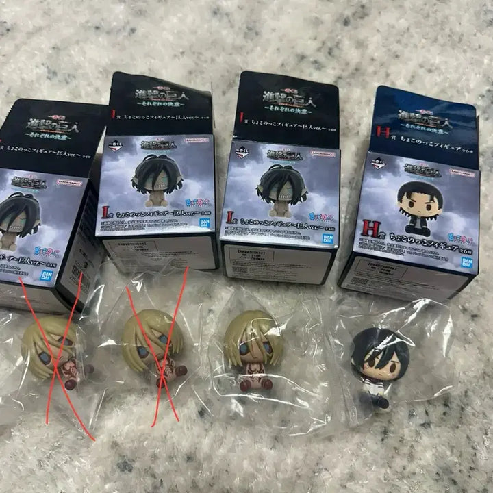 [BUNJANG] Attack on Titan Ichiban Kuji Chokonokko Keychain, Acrylic, Can Badge (Sealed) / 진격의 거인 이치방쿠지 (초코노코 키링 아크릴 캔뱃지) 미개봉