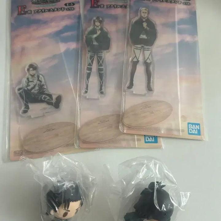 [BUNJANG] Attack on Titan Ichiban Kuji Chokonokko Keychain, Acrylic, Can Badge (Sealed) / 진격의 거인 이치방쿠지 (초코노코 키링 아크릴 캔뱃지) 미개봉