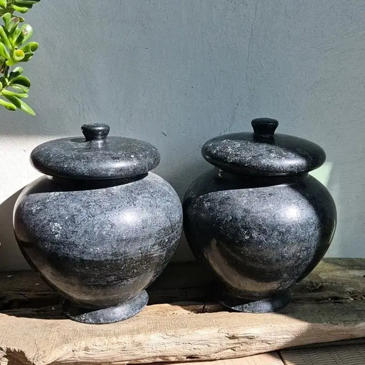 [BUNJANG] Set of Two Ggomdol Honey Jars / 곱돌 꿀 단지한쌍