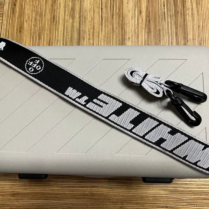 [BUNJANG] Off-White Cosmetic Bag, Pouch Bundle Set / 오프화이트 프로텍션 박스 외 가방, 파우치 판매