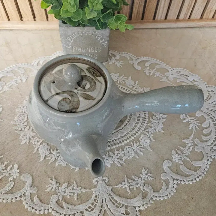 [BUNJANG] Artist Signed Buncheong Ware Celadon Iron-Painted Vine Motif Teapot / [미사용/작가낙관] 전통 분청사기 철화 넝쿨문 다관 (찻주전자/다기)