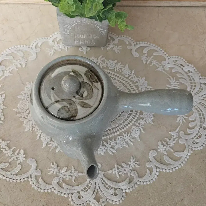[BUNJANG] Artist Signed Buncheong Ware Celadon Iron-Painted Vine Motif Teapot / [미사용/작가낙관] 전통 분청사기 철화 넝쿨문 다관 (찻주전자/다기)