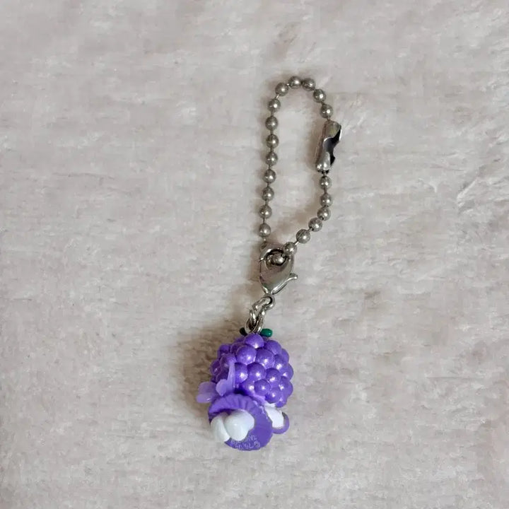 [BUNJANG] Vintage Sanrio Hello Kitty Grape Fairy Angel Kitty Strap / 고전 산리오 헬로키티 고전키티 포도요정 천사 과일 키티스트랩