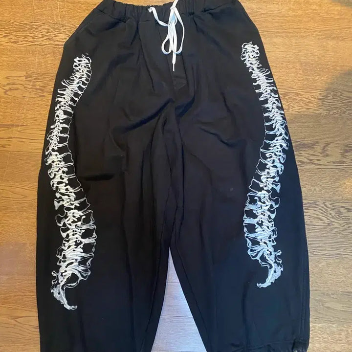 [BUNJANG] Srz Bone Jogger Sweatpants Black OS / 써저리 본 조거 스웻 팬츠 블랙 os