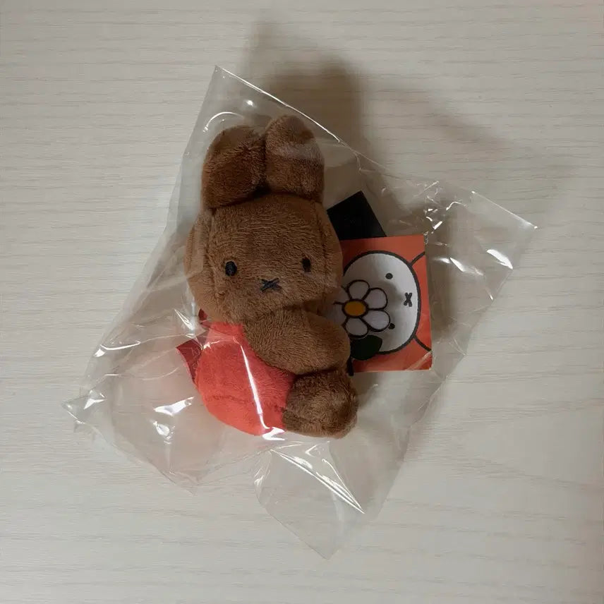 [BUNJANG] Miffy Holding Flower 8cm Brown Keychain / 꽃을 든 미피 8cm 브라운 키링