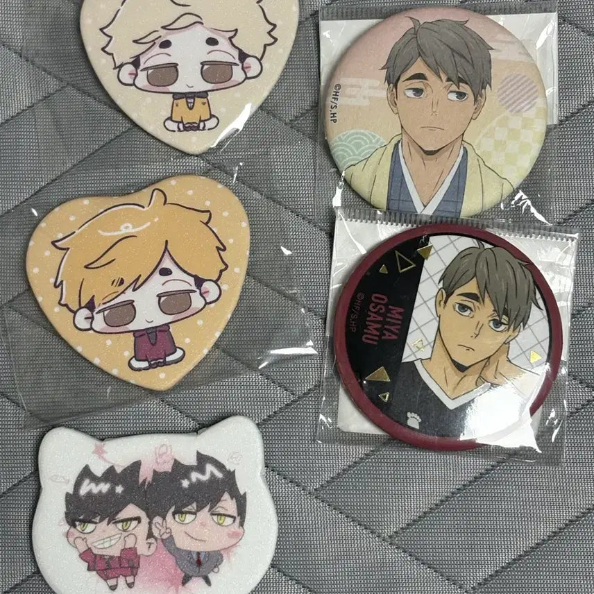 [BUNJANG] Haikyuu!! Miya Atsumu Miya Osamu Kuroo Can Badges (Official &amp; Unofficial) / 하이큐 미야 아츠무 미야오사무 쿠로오 캔뱃지 비공굿+공굿