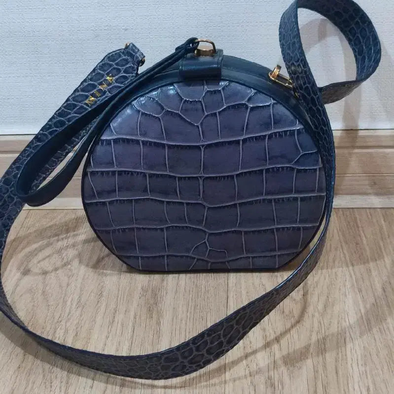 [BUNJANG] Mine Round Crocodile Pattern Bag Navy / 마인 라운드 크로커다일 패턴백 네이비