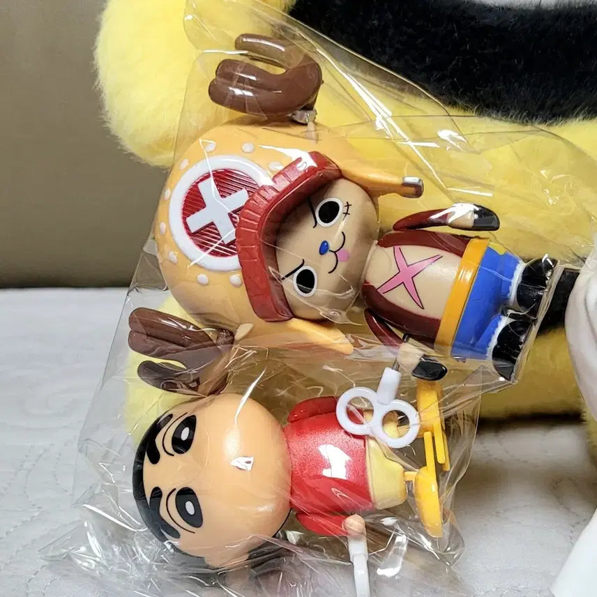 [BUNJANG] Crayon Shin-chan Bee Costume Medium Plush + Shin-chan Figure + Crayon Shin-chan Wind-up Figure Bundle Set (New) / 짱구 꿀벌 코스튬 중형인형+짱구 피규어+짱구 태엽피규어 일괄(새상품)