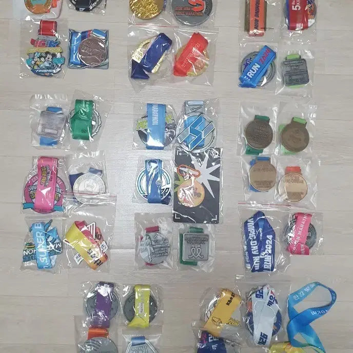 [BUNJANG] Marathon Medals Collection (48 Pieces) - Display and Collectible Items / 마라톤 메달 총48개.수집용 소장용 인테리어 소품 장식용