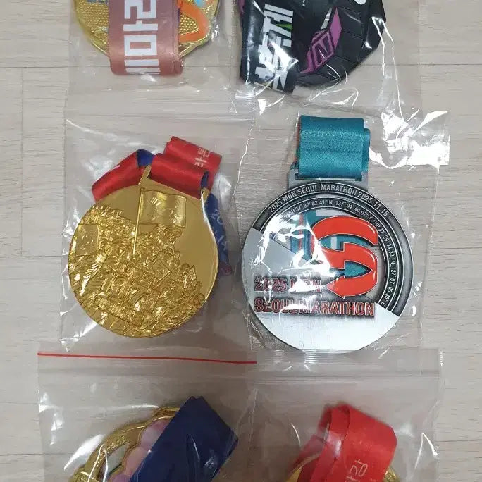 [BUNJANG] Marathon Medals Collection (48 Pieces) - Display and Collectible Items / 마라톤 메달 총48개.수집용 소장용 인테리어 소품 장식용