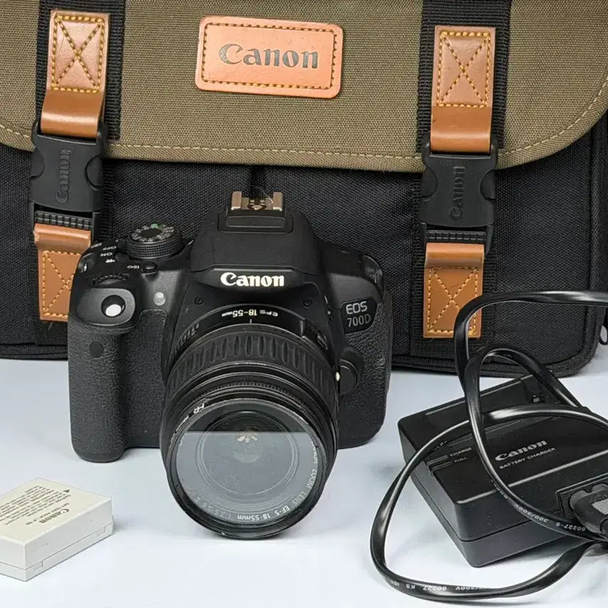 [BUNJANG] Canon EOS 700D DSLR Camera with EF-S 18-55mm IS II Lens / 캐논 EOS 700D DSLR 카메라