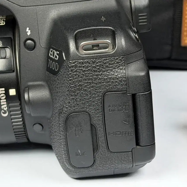 [BUNJANG] Canon EOS 700D DSLR Camera with EF-S 18-55mm IS II Lens / 캐논 EOS 700D DSLR 카메라