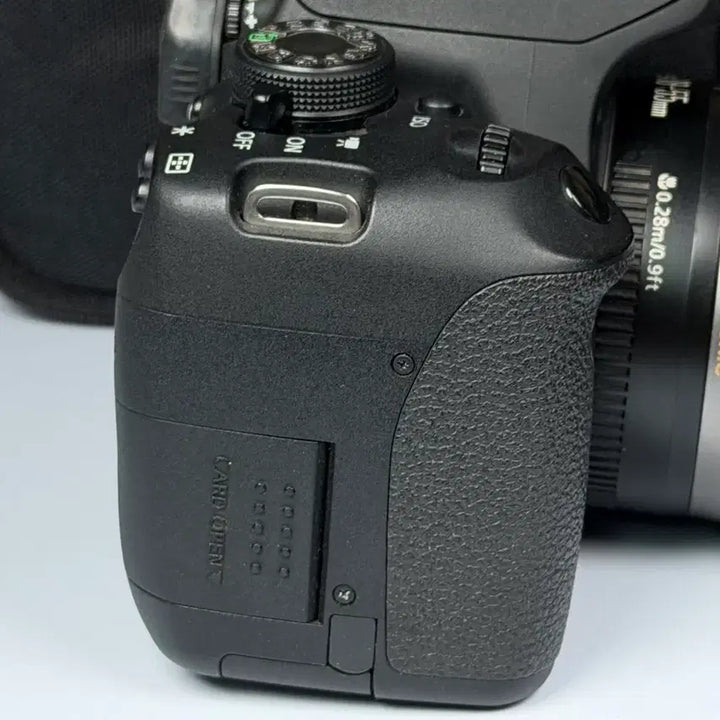 [BUNJANG] Canon EOS 700D DSLR Camera with EF-S 18-55mm IS II Lens / 캐논 EOS 700D DSLR 카메라