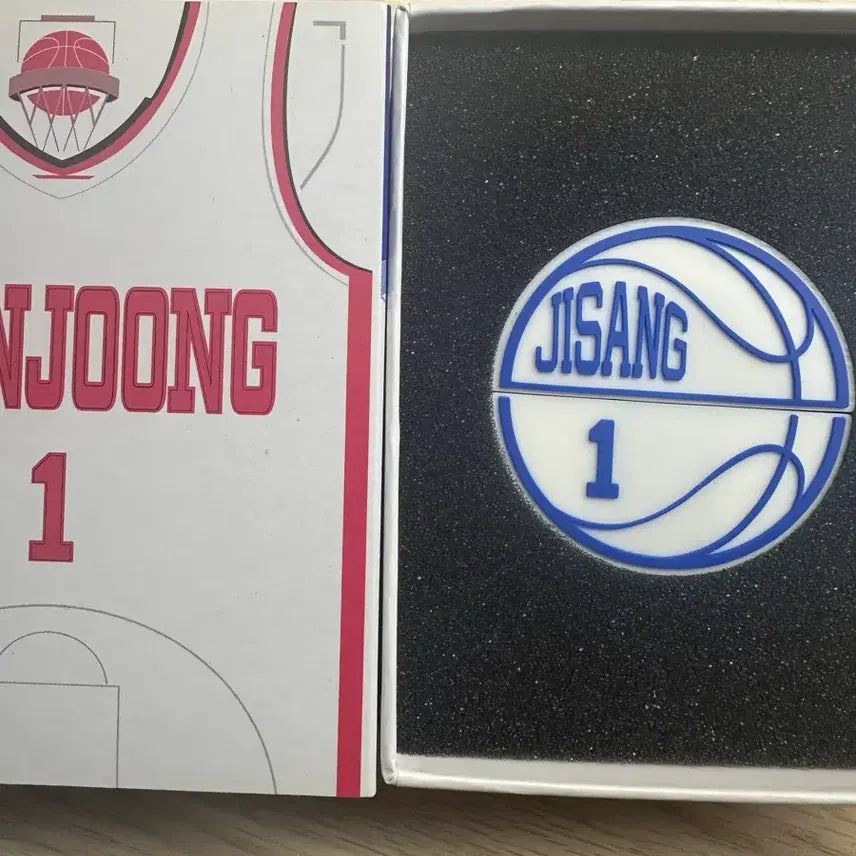 [BUNJANG] Garbage Time Audio Webtoon Season 1 USB Metal Badge + Ki Sang-ho Special POB Photocard / 가비지타임 오디오웹툰 시즌1 usb 금속뱃지 기상호 특전포카