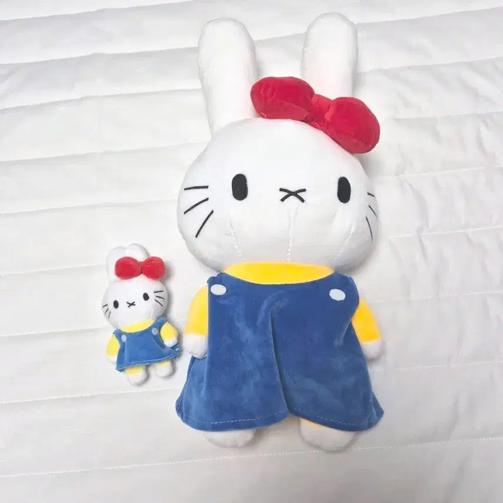 [BUNJANG] Miffy Kitty Medium Plush &amp; Keychain Set / 2개일괄 미피키티 중형인형 인형키링 세트