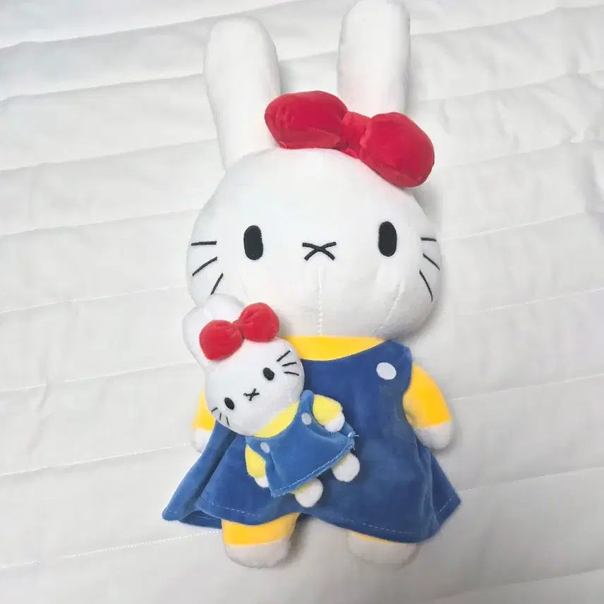 [BUNJANG] Miffy Kitty Medium Plush &amp; Keychain Set / 2개일괄 미피키티 중형인형 인형키링 세트