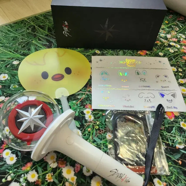 [BUNJANG] Stray Kids Skz Lightstick Ver.2 / 스트레이키즈 스키즈 나침봉 응원봉 ver.2(굿즈 포함)