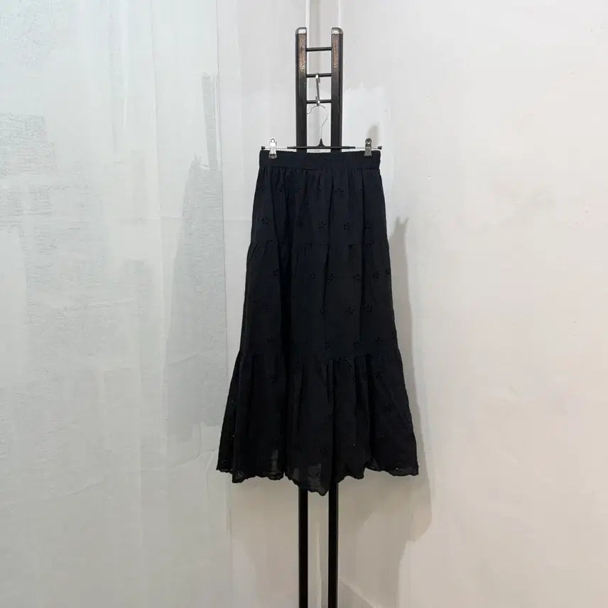 [BUNJANG] Ailet Lace Punching Black Banding Long Skirt / 펀칭 블랙 밴딩롱치마 롱스커트 아일렛 레이스 4634