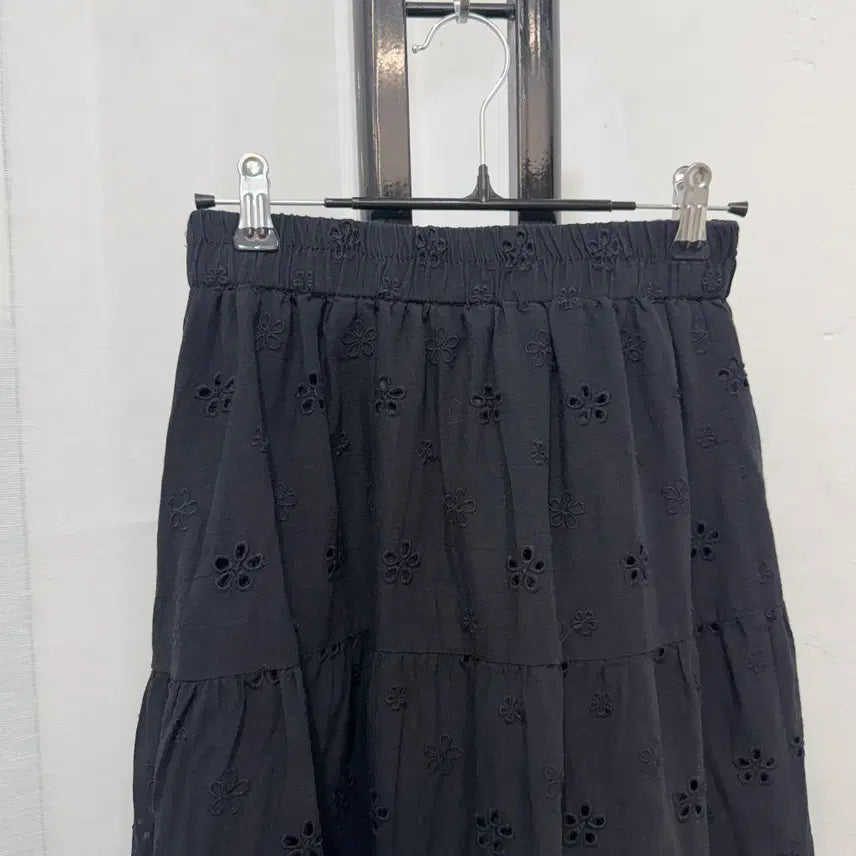 [BUNJANG] Ailet Lace Punching Black Banding Long Skirt / 펀칭 블랙 밴딩롱치마 롱스커트 아일렛 레이스 4634