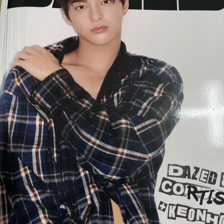 [BUNJANG] Kwon Eunbi DAZED &amp; GQ Magazine Set / 코르티스 건호 - DAZED  GQ 잡지
