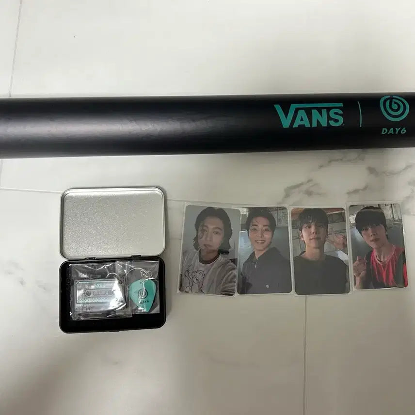 [BUNJANG] Day6 Vans Keyring &amp; Bromide Set / 데이식스 반스 키링 브로마이드