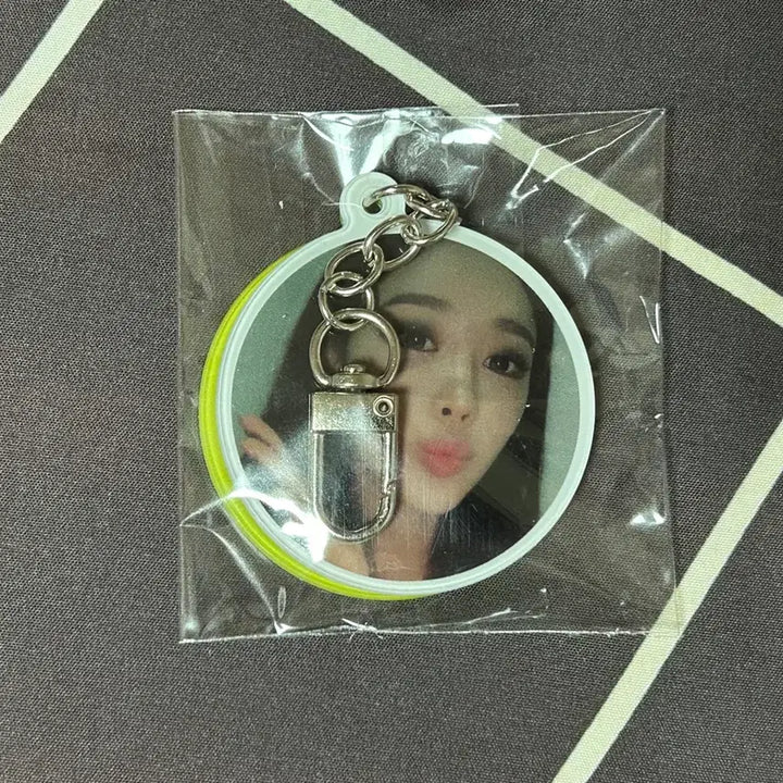 [BUNJANG] Aespa Giselle Lemonade Countdown Live Weverse Acrylic Mirror Keyring / 에스파 레모네이드 카운트다운 라이브 언박싱 위버스 아크릴 거울 키링 지젤