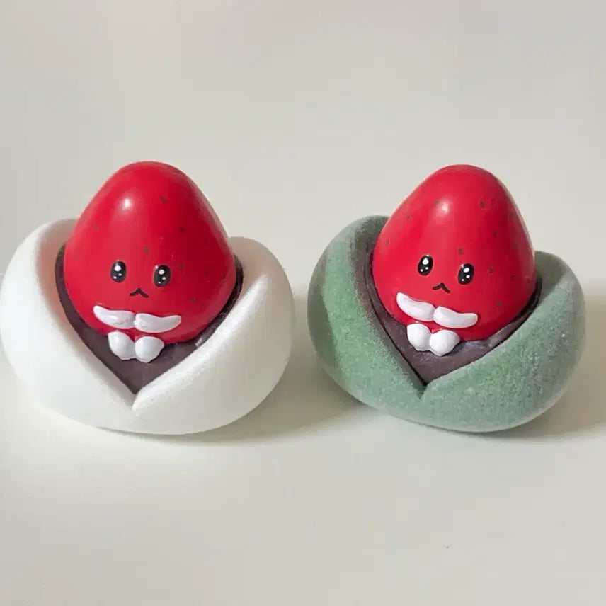[BUNJANG] Strawberry Mochi Gachapon Fluffy Mascot Basic + Mugwort Set / 딸기모찌 가챠 피규어 플로키 마스코트 기본+쑥