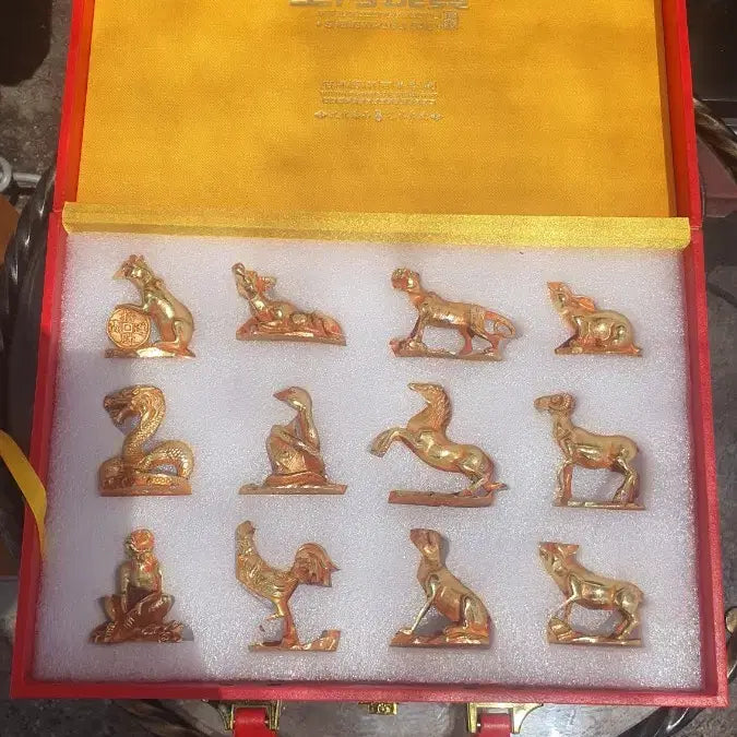 [BUNJANG] Chinese Traditional Art Book: Zodiac Animals with Gold Embellishments / 중국 전통 예술 서적 십이지 생초 황금 장식