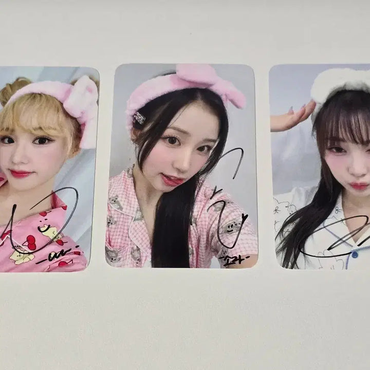 [BUNJANG] We: The 1st. Photocard Set (Nana, Sora, Minseo) - Signed / 우아 나나 소라 민서 싸인 포토카드