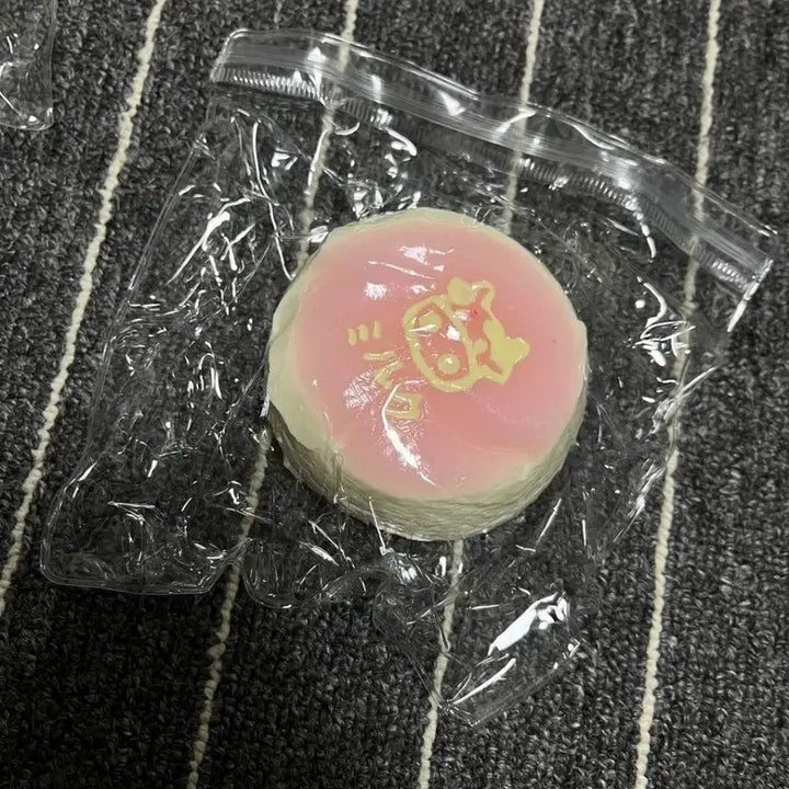 [BUNJANG] Unsealed New Milk Pudding Squishy Kidult Toy / 미개봉 새상품 우유푸딩 수제말랑이 말랑이 키덜트