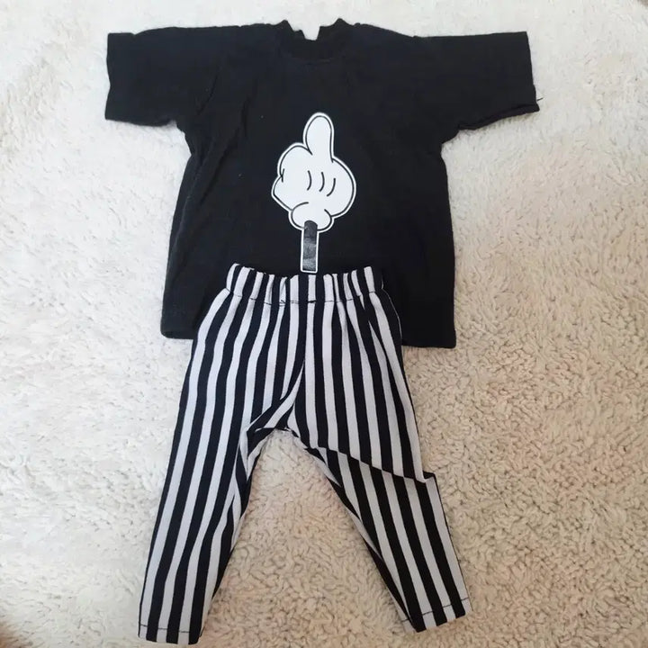[BUNJANG] Black Character Print T-Shirt and Stripe Leggings Set / 블랙 캐릭터 프린트 티셔츠 스트라이프 레깅스 세트