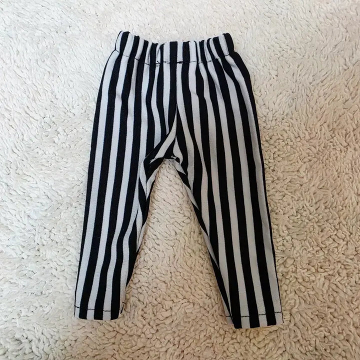 [BUNJANG] Black Character Print T-Shirt and Stripe Leggings Set / 블랙 캐릭터 프린트 티셔츠 스트라이프 레깅스 세트