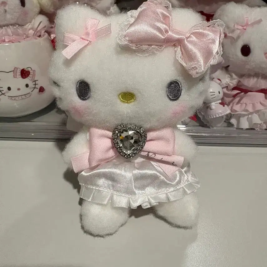 [BUNJANG] Sanrio NOEMIE x Hello Kitty Mascot Doll / 산리오 노에미 키티 NOEMIE X 헬로키티 마스코트 인형