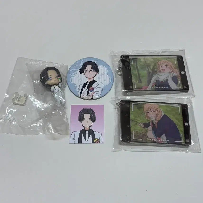 [BUNJANG] My Dress-Up Darling Marin Kitagawa Layered Keyring, Keychain, Photo Card, and Can Badge Set / 비스크돌 콜라보카페 마린 레이어드키링 키홀더 증사 캔뱃지 가챠