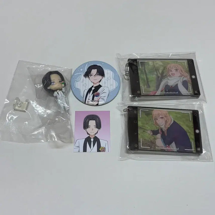 [BUNJANG] My Dress-Up Darling Marin Kitagawa Layered Keyring, Keychain, Photo Card, and Can Badge Set / 비스크돌 콜라보카페 마린 레이어드키링 키홀더 증사 캔뱃지 가챠