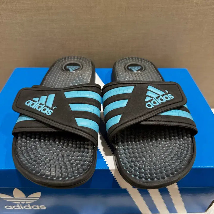 [BUNJANG] Adidas Adilette Shower Slides Black/Blue Size 235 / 아디다스 슬리퍼 235