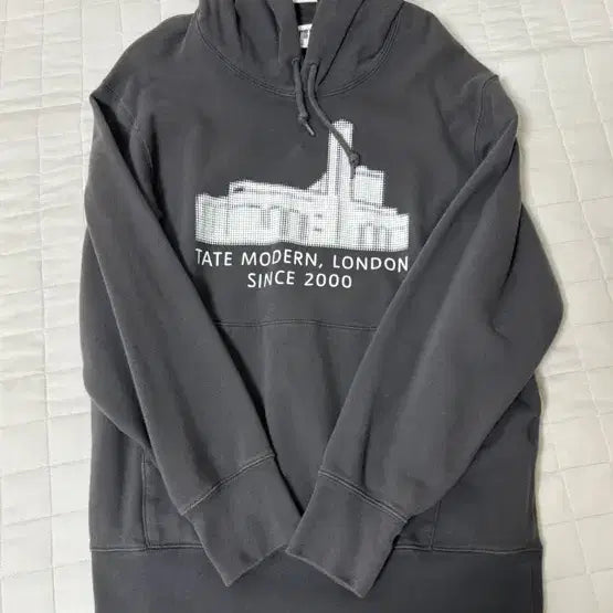 [BUNJANG] Uniqlo Tate Modern Collaboration Hoodie - Size L / 유니클로 후드티 L