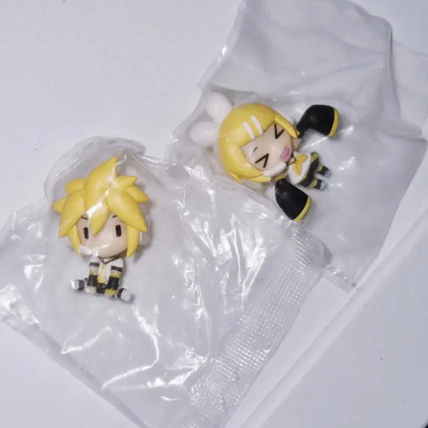 [BUNJANG] Kagamine Rin Len Desktop Mini Figure Bundle Set (Hatsune Miku Project Sekai) / 일괄 카가미네 린 렌 데스크탑 고전 미니피규어 하츠네미쿠 프세카