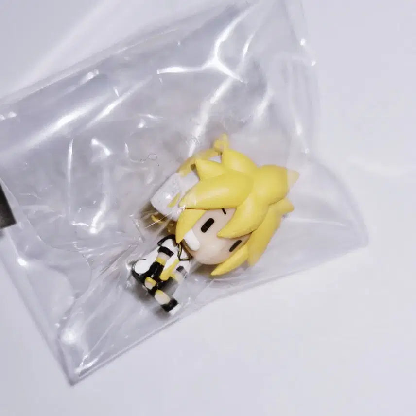 [BUNJANG] Kagamine Rin Len Desktop Mini Figure Bundle Set (Hatsune Miku Project Sekai) / 일괄 카가미네 린 렌 데스크탑 고전 미니피규어 하츠네미쿠 프세카