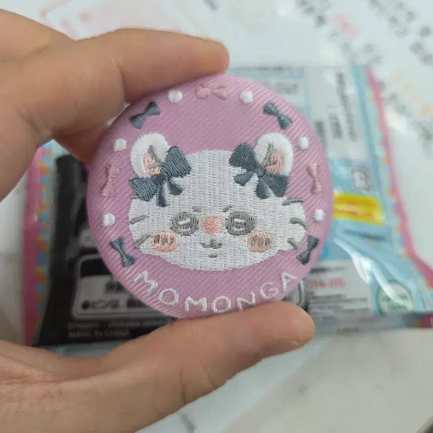 [BUNJANG] Momongga Embroidered Badge / 모몽가 자수 뱃지